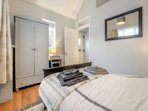 1 bedroom accommodation in Heathfield - Image 5