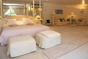 Large 600M2 property, tennis and 60sqm pool house with bar-kitchen on 10000 sqm - Image 4