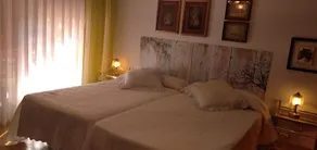 Stort hus med sluten tomt på 2000 m2, vacker trädgård och grill. - Image 4
