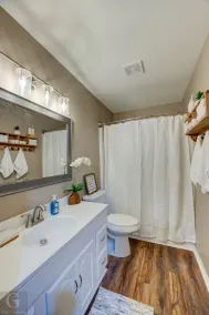 Quiet, Cozy Townhouse w/ all new appliances and furniture. - Image 2