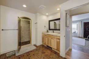 East Wenatchee Oasis 4BR, Pool, Hot Tub, Loop Trail - Image 2