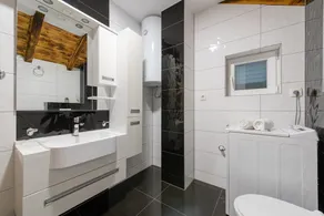 Cozy Villa for 8 with Pool and Jacuzzi - Image 3