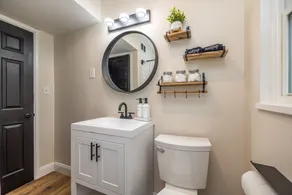 Single level, close to airport, WiFi, pet friendly - Image 3