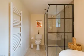 Cart Lodge by Bloom Stays - Image 4