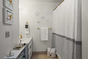 Cozy walkable condo with Wifi shared pool & hot tub - close to slopes - Image 3