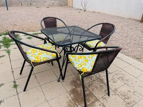 Centrally located and huge private enclosed backyard - Image 5