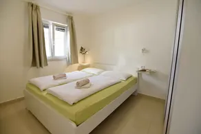 Bungalow near sandy beach - Image 4