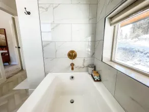 Luxury Cabin near National Parks w/ Hot Tub & Lake - Image 3