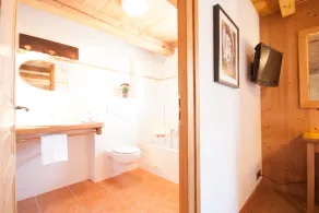 Alpine Chalet with Hot tub and Sauna sleeps up to 14, all en suite - Image 2
