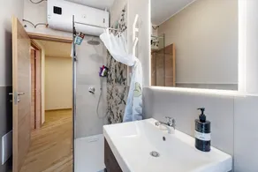 Apartamento 'Casa Làrisa Lago Maggiore' com vista para as montanhas, varanda e Wi-Fi - Image 3