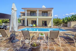 507 -Impressive villa, Quiet area, 3min walk to taverns, Near Coral bay Free A/c - Image 4