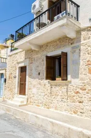 Traditional house with inner courtyard - AC - WIFI - 5min walk from beach - Image 3