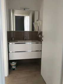 APARTAMENTO COM VARANDA E JARDIM PRIVADO EM UM VILLA DE DUAS FAMÍLIAS - Image 2