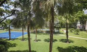 Official Wyndham Palm-Aire 2BR Suite - Sleeps 8 - Pools, Balcony & Resort Access - Image 4