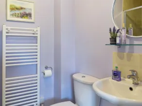 3 bedroom accommodation in Horsted Keynes - Image 3