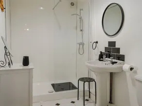 1 bedroom accommodation in Annan - Image 3