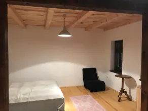 Ländliches Einfamilienhaus, neu renoviert, in einem authentischen rumänischen Dorf gelegen - Image 4