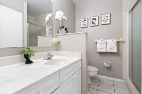 Charming Townhome | Steps from beach | Budget Stay - Image 3