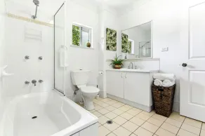 Affordable Cairns Getaway: Cosy, Convenient, and Full of Charm - Image 2