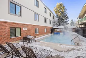 Silverglo 204, Condo in Aspen, Walking Distance to Ski Slopes, w/ Access Pool, Sauna, Free Parking - Image 4