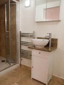 Quiet modern apartment near to Sutton and trains for Central London - Image 4