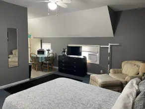 #7 Downtown Cultural Center Apartment - Image 5