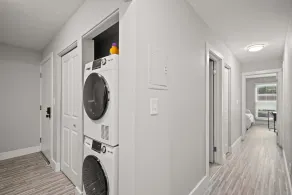 Spacious & Stylish Stay in Rochester, Prime Spot - Image 2