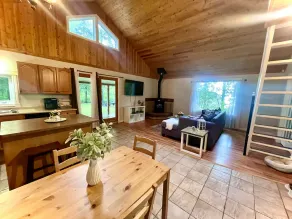 Lake View Cottage w/dock on LAKE ISLE AB -kayak & canoe, fireplace, 45min to Edm - Image 4