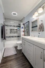 Spacious home with King bed - mins to Stadiums - Image 2