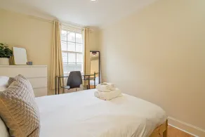 2BR Grassmarket Apartment with Castle View - Image 5