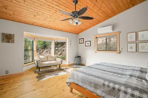 Beautiful Rustic Mountain Home - Image 5