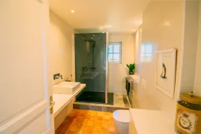 Luxury farmhouse with private pool and amazing mountain views. - Image 3