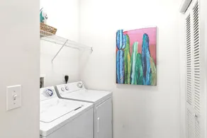 1st floor Coastal Oasis w Pool, Beach Chairs, & Linens near Lewes & Restaurants - Image 2