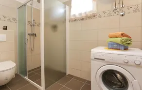 Three-Bedroom Holiday Home In Dugogabe - Image 2