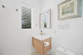 Cozy Rustic Getaway in Coral Gables - Image 3