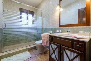 Holiday Home 'La Huerta Del Sur' with Mountain Views, Wi-Fi & Air Conditioning - Image 4