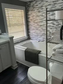 🌴Country Log Cabin - 2 Bedrooms,  & JACUZZI bath Near BEACH! - Image 5
