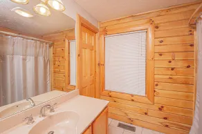 Duck Pond Lodge - Image 2