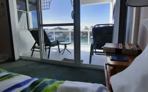 Mandurah Canal Holiday Home with own jetty! Boats! Crabs! Dolphins! - Image 5