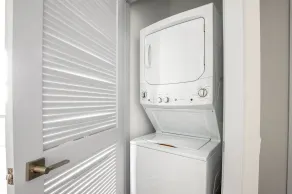 Cozy Loop 1BR w/ Deck, Gym, W/D, nr. West Loop & the L, by Blueground - Image 3