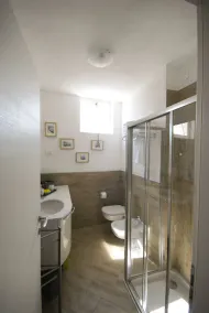 Gina by Theater Home, in centro storico con bellissima vista lago - Image 2