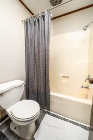 Long Stay• Near D.T• King Bed• Smart TV• Pets• W/D - Image 4