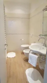 B&B Nadine Forlì - Cura, stile e ospitalità con parcheggio gratuito - Image 4