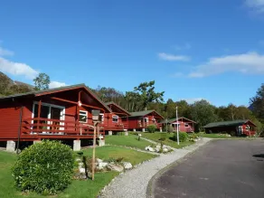 Dog-friendly lochside chalet with balcony, stunning mountain views! - Image 5