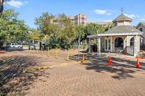 Upscale 1br Condo In Med Center - Image 5