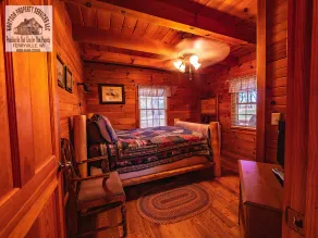 Romantic Log Cabin w/ Hot Tub, Near Mississippi River Retreat - Image 4