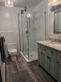 Newly renovated spacious 4BR home with pool & game room, 800m from the Beach - Image 3