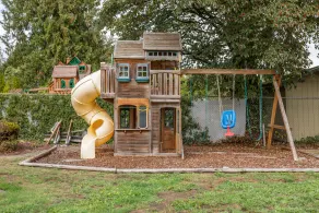 Welcome to Your Cozy Mountain Retreat in Auburn, WA! - Image 5
