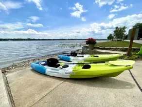 Quaint 2 bedroom cottage at Bass Lake-paddle boards, kayaks, private ramp, bikes - Image 3
