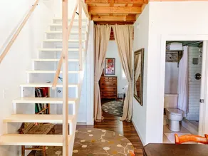Waterfront 1 bedroom and loft cottage with small private pier on Garrett Bay - Image 4
